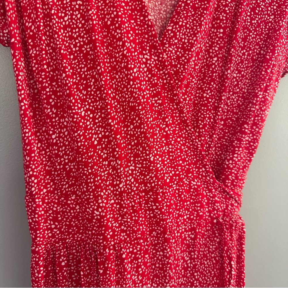 Elegant Red Wrap Dress - Picture 5 of 6